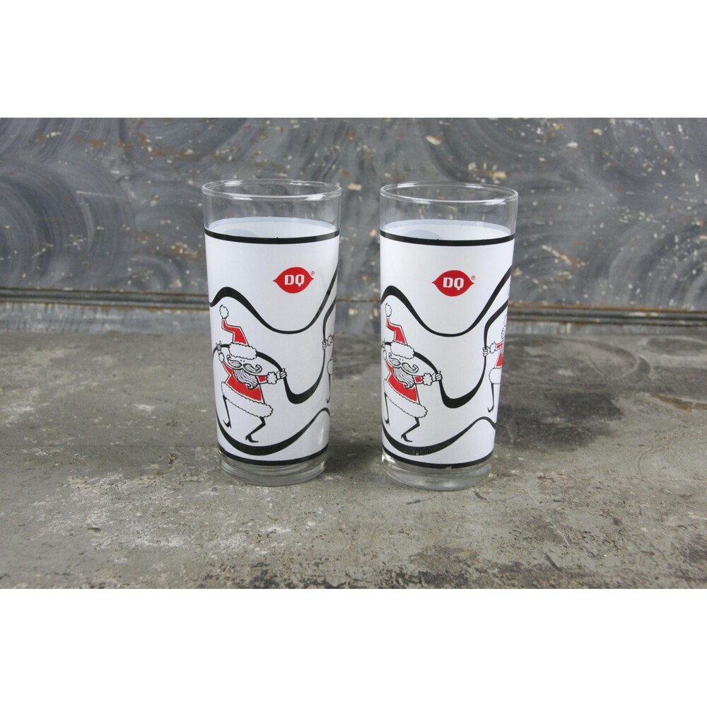 Set of 2 Vintage Dairy Queen Christmas Santa Claus Drinking Glasses